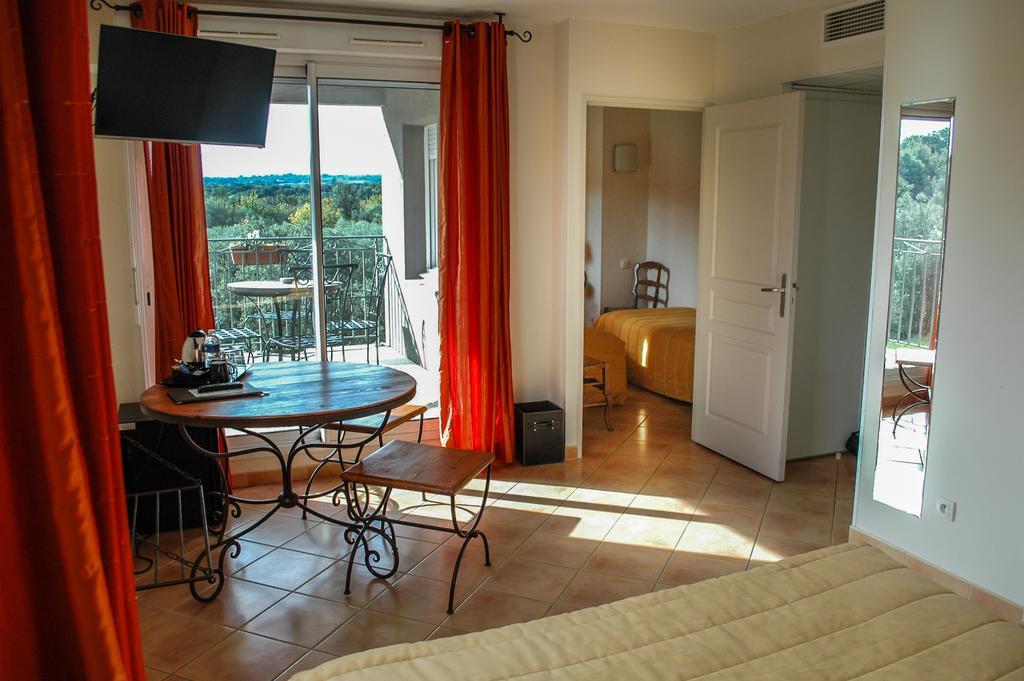 Hotel Restaurant Le Gardon - Pont Du Gard Collias Экстерьер фото