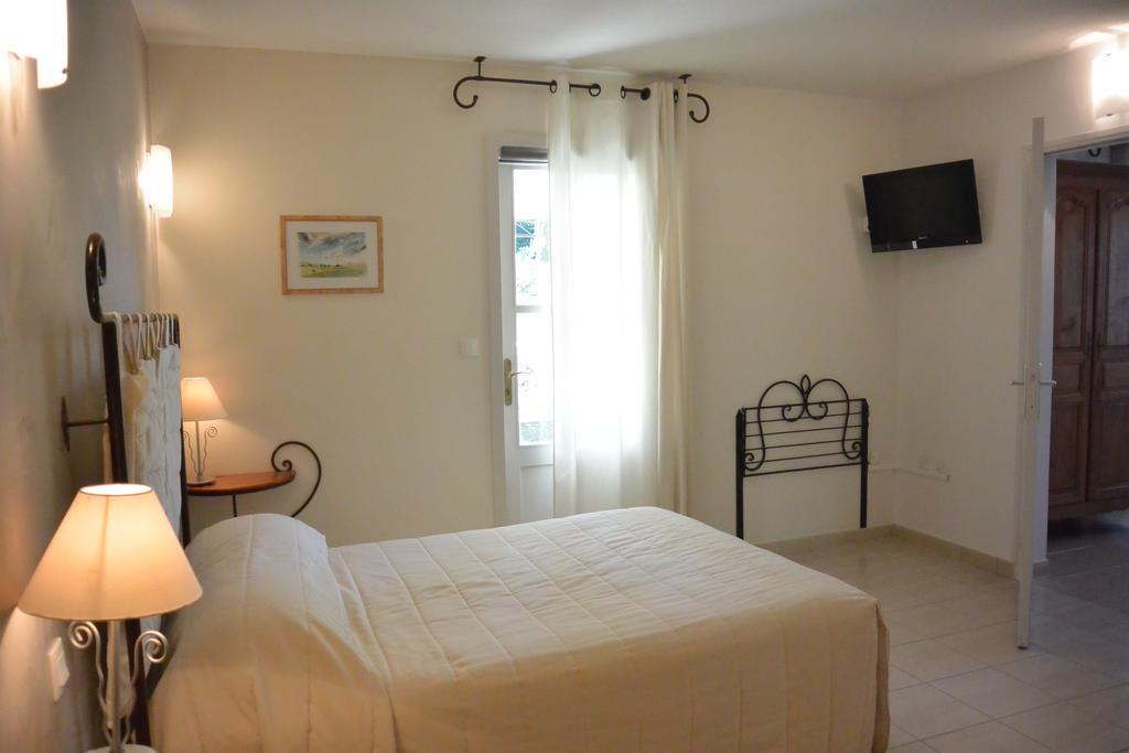 Hotel Restaurant Le Gardon - Pont Du Gard Collias Номер фото