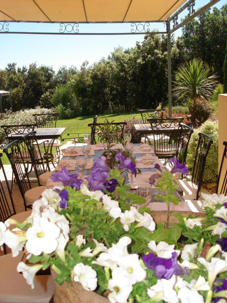 Hotel Restaurant Le Gardon - Pont Du Gard Collias Экстерьер фото