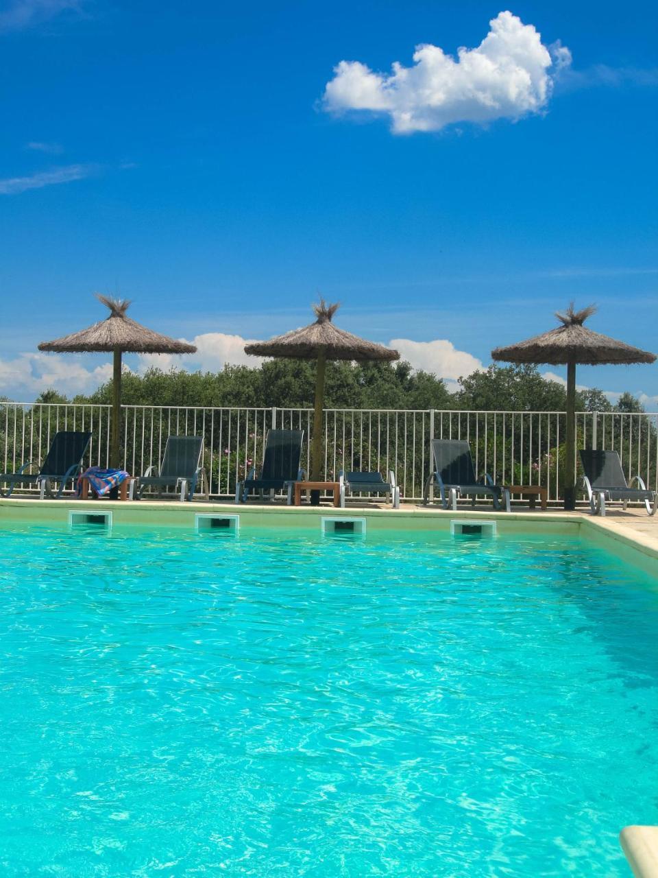 Hotel Restaurant Le Gardon - Pont Du Gard Collias Экстерьер фото