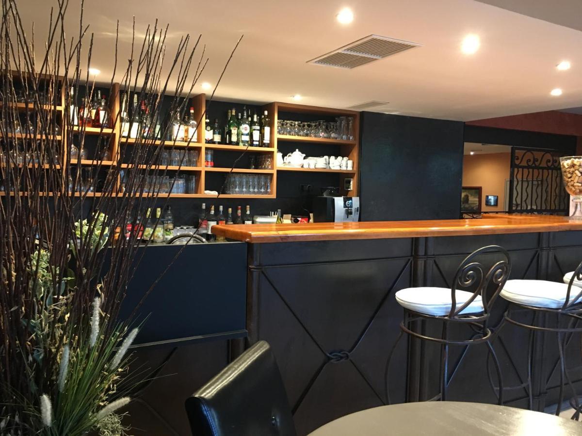 Hotel Restaurant Le Gardon - Pont Du Gard Collias Экстерьер фото